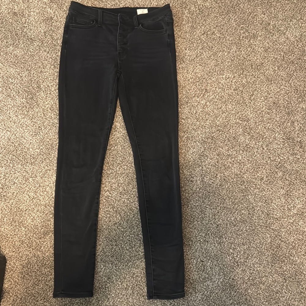 Sleek Black Skinny Jeans with Smooth Texture